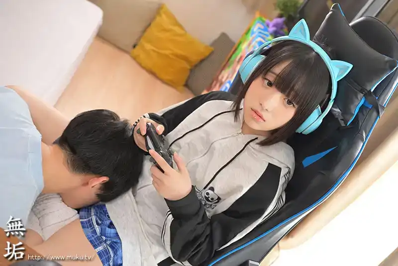 MUKC-083 隨時隨地無限制地把大雞巴插入使用陰道！ 淫蕩的網遊宅女妹妹讓我在她玩遊戲時自由地操她 ~ 小島美子的劇照11