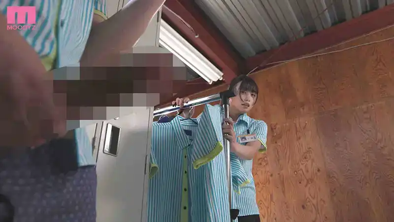 MIDV-970 巨乳女子大生與討厭的喜歡用那點權力性騷擾、揉捏她的乳頭，晃着他的大雞巴的變態商店經理發生了不倫關系 ~ 七海那美的劇照2