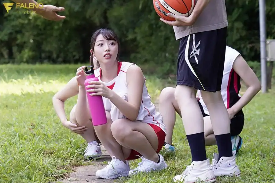 FSDSS-943 癡女NTR 在我受傷無法參加訓練的籃球夏令營裏，她被那羣變態的家夥變成了肉便器 ~ 吉沢梨亞的劇照8