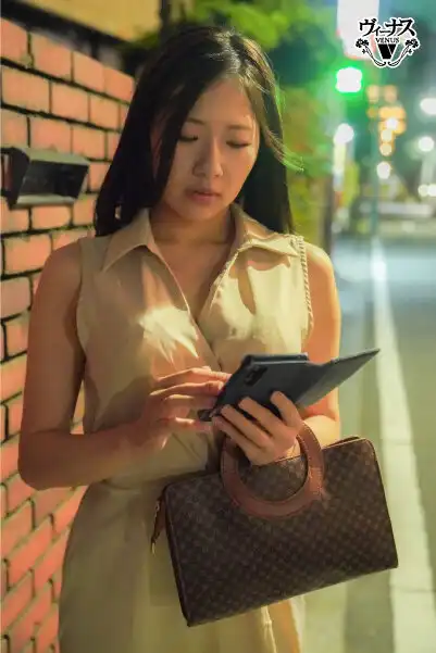 VEC-674 同學聚會上W不倫 十多年來再次見到前女友，她變爲了美熟女 ，一遍又一遍地吮吸成熟人妻的身體 ~ 七原紗由的劇照9