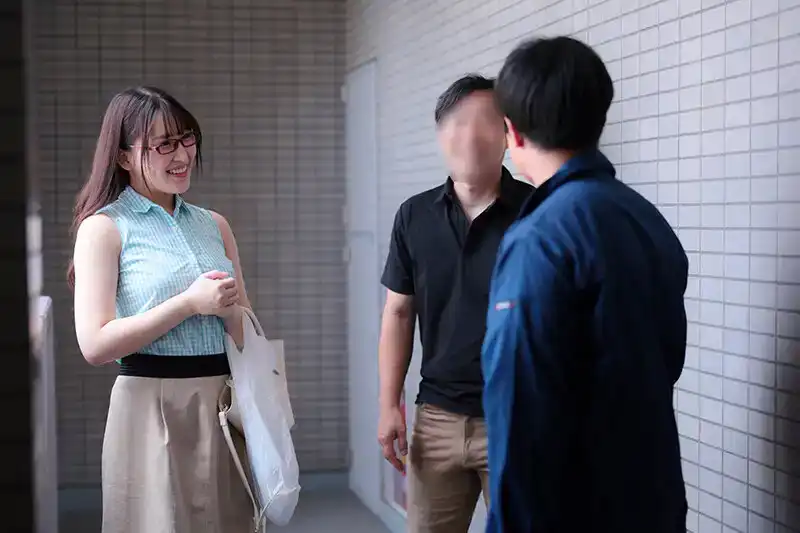 AQSH-120 在家偷偷賣春的巨乳人妻，被經理抓住，威脅，變身專用肉便器 ~ 美波汐裏的劇照18