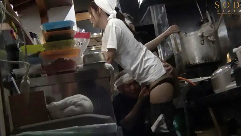 START-244 著名拉面店唯一的女性兼職，能接受性欲發泄的OK娘 ~ 諸戀生的劇照2
