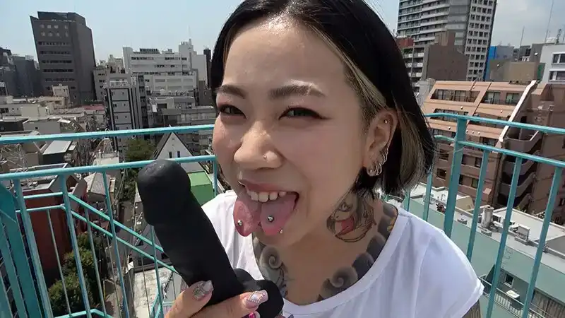 NEO-823 W 舌釘舌頭割開全身紋身的不良少女 ~ 結城雫 的劇照19