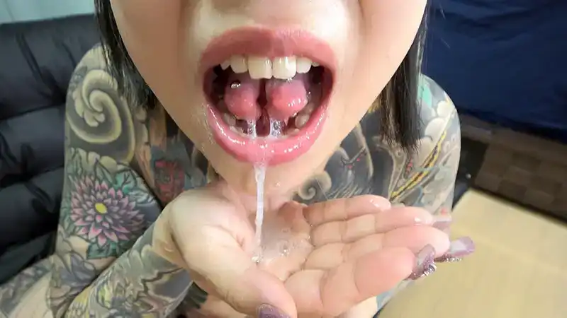 NEO-823 W 舌釘舌頭割開全身紋身的不良少女 ~ 結城雫 的劇照8