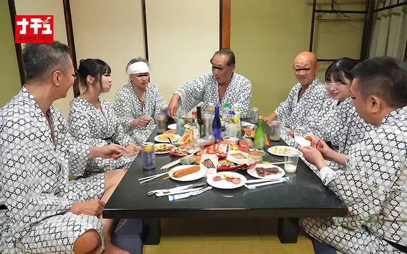 NHDTC-001 溫泉旅館裏遇到的巨乳女被老頭們熟練的指技徵服了，多P串刺的絕倫亂交 ~ 如月りいさ 小阪ひまり 夕美紫苑的劇照3
