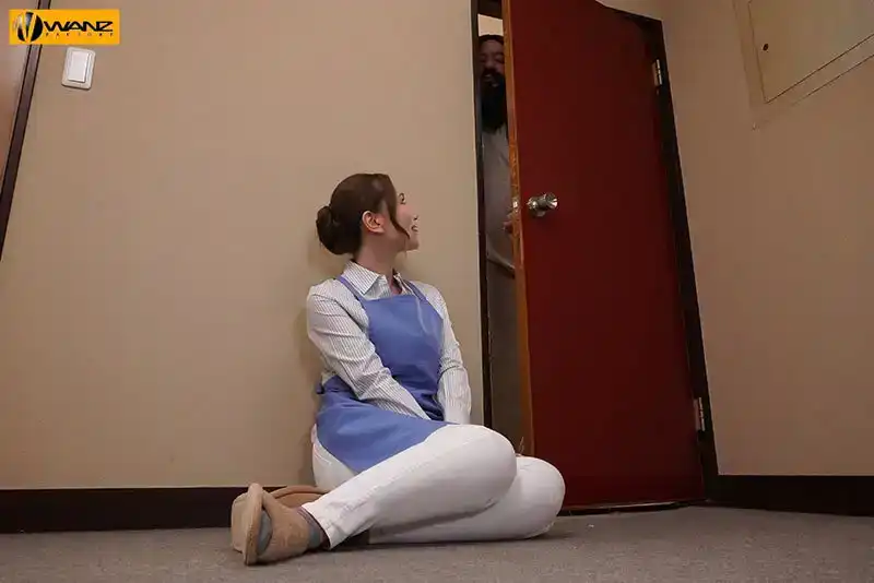 WAAA-461 自立支援中心的善良巨乳義工，就算面對宅男暴露在她面前的大雞巴，她仍然微笑着支援.... ~ 佐山愛的劇照11