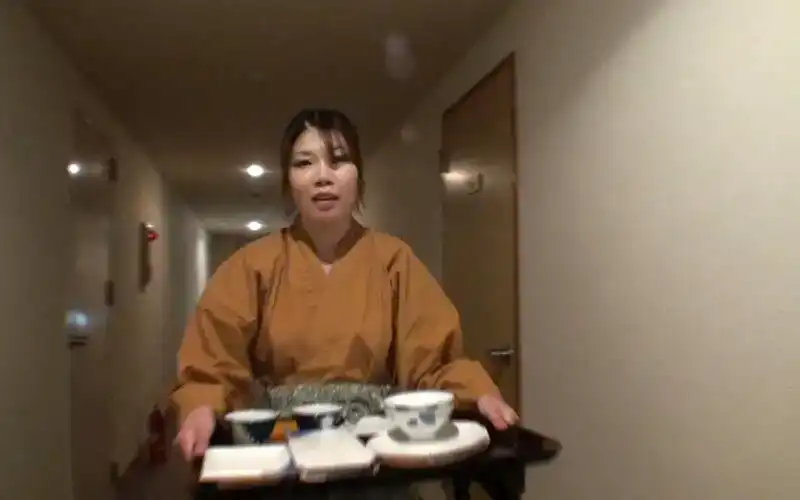 DBNK-044 和旅館裏的女員工聊的很投機 - 用小費可以讓這個人妻陪我上牀嗎？...4時間的劇照4
