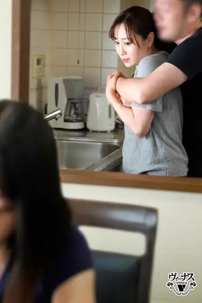 VENX-302 當我注意到豐滿熟女體型全身誘人氣息的嶽母時，我恥辱的勃起了 ~ 川上優的劇照2