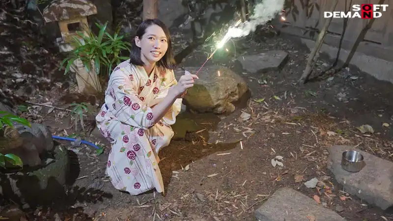 SDNM-497 她的性癖絕對不能讓丈夫知道！來自古都京都的超級M女人妻，34歲。第4章 初放尿，初暴露 M人妻的性欲再次開花，從來沒有過最HIGH的變態性體驗。1泊2日的溫泉之旅人生難忘 ~ 三池小春的劇照8