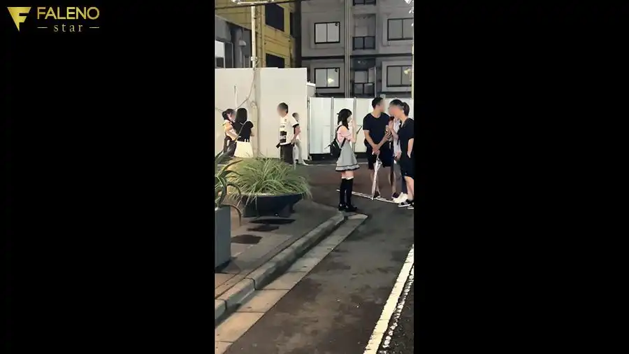 FSDSS-988 剛搬到東京，晚上在歌舞伎町邂逅了一個可愛的地雷女，當她脫掉衣服後，我就被F罩杯巨乳的她抱着直到早上 ~ 雛乃ゆな的劇照3