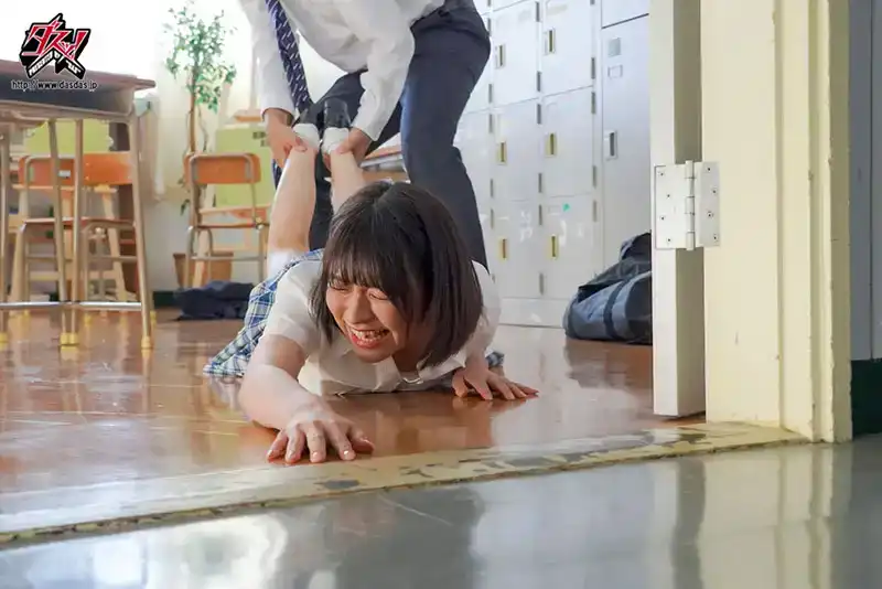 DASS-565 暑假中，可愛的蘿莉女孩身心都被藝術部的顧問寢取 ~ 東條夏的劇照10