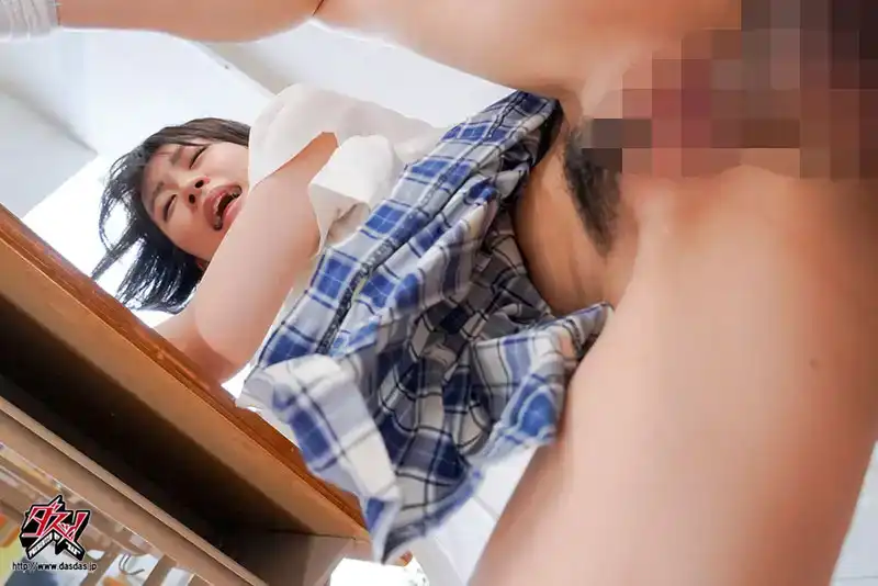 DASS-565 暑假中，可愛的蘿莉女孩身心都被藝術部的顧問寢取 ~ 東條夏的劇照8