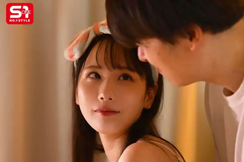 SONE-529 「先輩，錯過末班車了你要不要來我家住？」當我接受工作中的巨乳清楚系後輩同事的邀請時，理智被她那可愛、柔軟、無防備的奶子所震撼。 .. ~ 村上悠華的劇照6