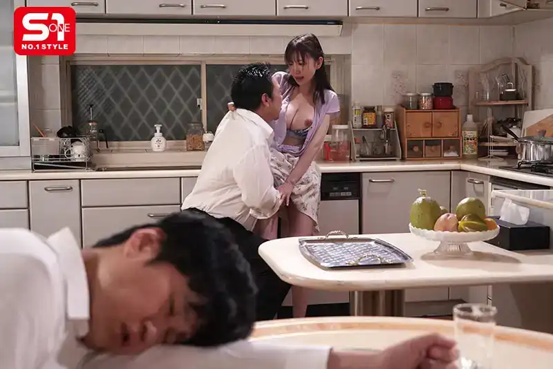 SONE-530 擁有性感身材的按摩沙龍技師 - 迷失的美容師人妻被男顧客的雞巴多次內射 ~ 仁藤沙耶香的劇照3