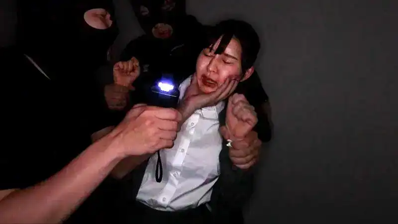 BONY-131 單射美女被鬼畜集團狙擊了，衝入家中強奸 精神崩壞編 ~ 月見伊織 菜月光 椎菜える的劇照14