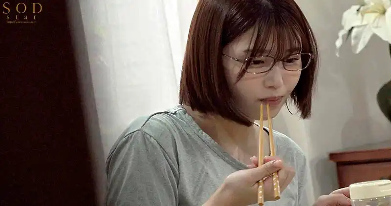 START-262 在像往日一樣面對全球的直播中，我被超惡心低俗的哥哥強奸了！現在全世界都知道我成了他的肉便器 ~ 唯井真尋的劇照17