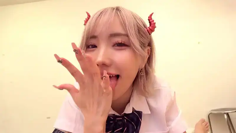 MKMP-603 校內No.1的癡女，竟然是個魅魔！ ？被她盯上的男人會被她榨幹精液的 ~ 春陽モカ的劇照9