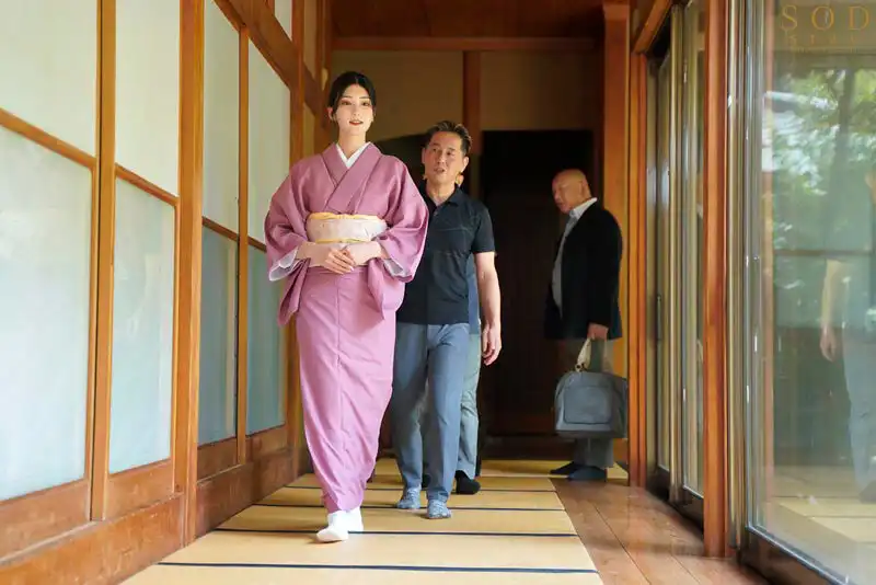 START-242 年輕漂亮的溫泉若女將徹底扭轉了生意。宴會或是任何接待，任何服務都可以提供！ ~ 本莊鈴的劇照7