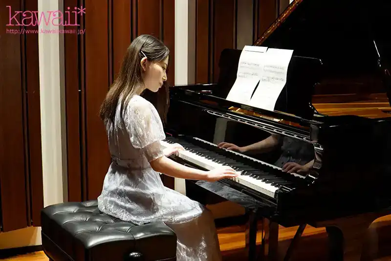 CAWD-793 新人出道！九州某私立初中現任音樂教師 同學眼裏嫺靜優雅的老師居然這麼淫蕩 首次亮相 AV DEBUT ~ 茅野華的劇照9