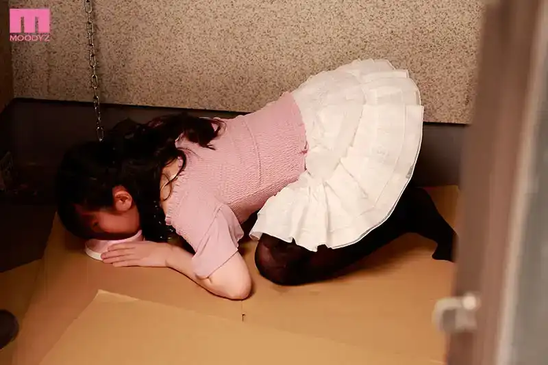 MIAB-386 還不起債而被賣掉的地雷系少女。在深喉地獄中，潮噴、扭曲、嘔吐的喉破壞地獄 ~ 皆月光的劇照4