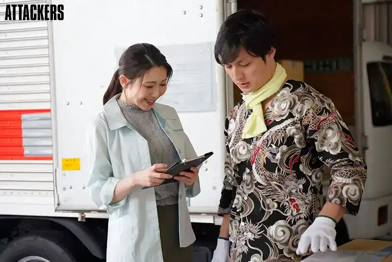 ADN-645 卡車司機和欲求不滿的不倫妻 她情不自禁地被兼職工作中的年輕男人身上，那丈夫沒有的男人味弄得渾身溼透 ~ 妃光莉的劇照10