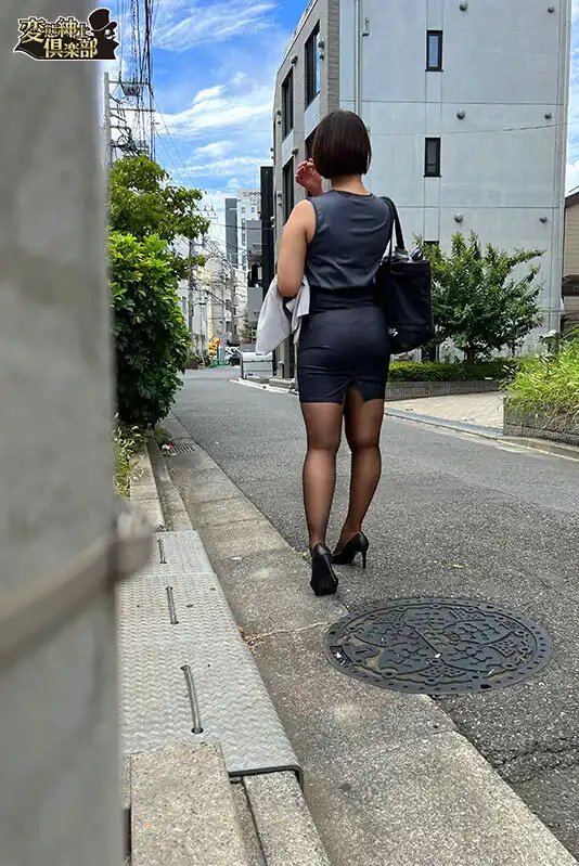 CLUB-865 平時冷肅的女上司，被灌醉後喂了媚藥，立馬淫亂化變身。巨尻被大屌猛烈衝擊，瘋狂潮吹的盜撮影像 ~ 佐々木咲和的劇照10