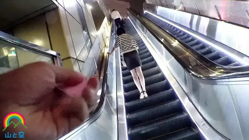 SORA-585 內向靦腆氣質素人令人羞恥的連續高潮 第一次在戶外用跳動和振動器！讓人臉紅的悶絕調教 19歲 ~ 門脇ふみか的劇照3