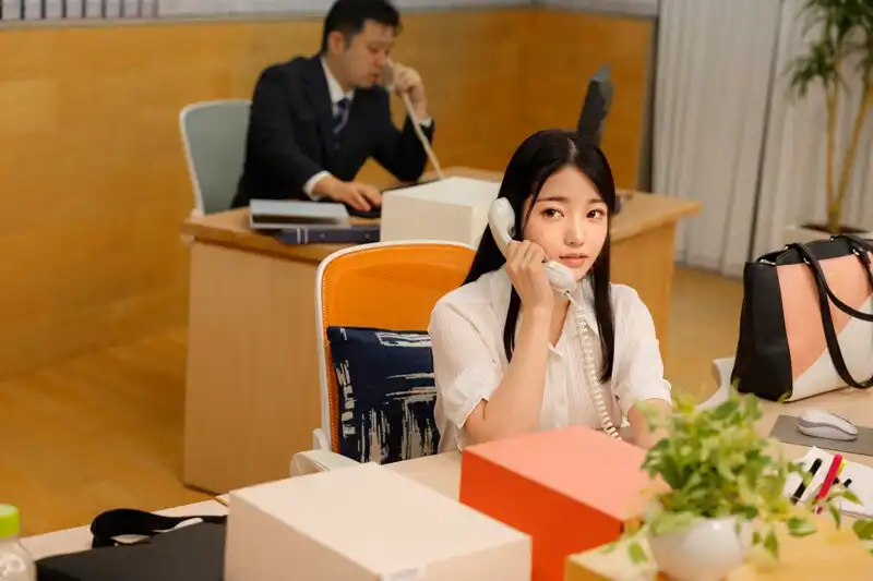 KMAI-004 [妄想AI] 素無女人緣的我，和入社才2年的後輩OL的一場OFFICE LOVE的劇照4