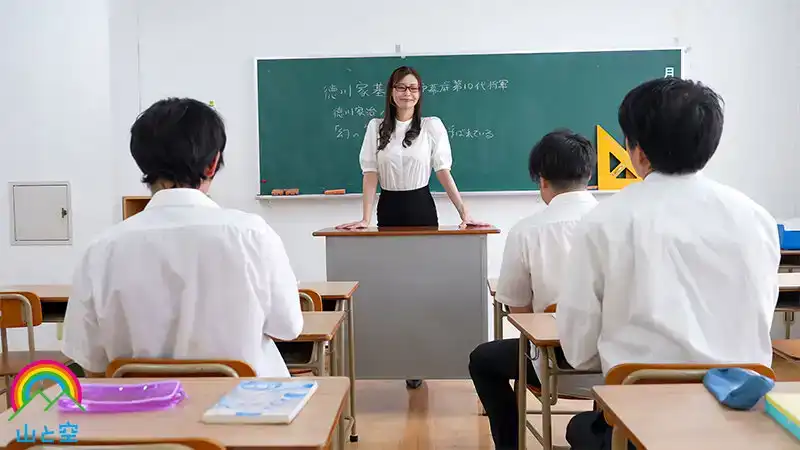 SORA-584 有奇怪性癖的老師小心翼翼的在學校裏全裸暴露，潮吹、放尿，感到很羞恥卻很刺激 ~ 葵百合香的劇照19