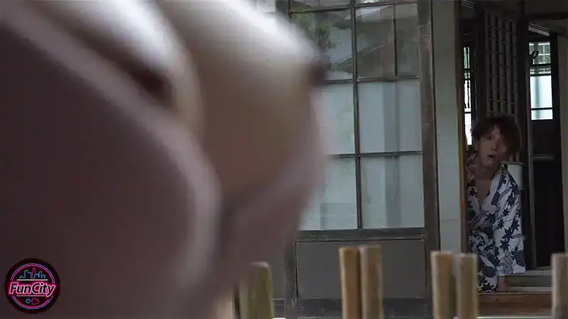 FJIN-057 兼職打工的美熟女與和自己兒子年紀差不多的幾名打工學生的1泊2日溫泉之旅。喝的酩酊大醉，性欲旺盛...我們都是39歲兼職人妻的忠實粉絲 ~ 大槻響的劇照14