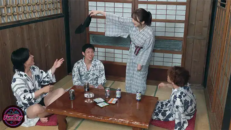 FJIN-057 兼職打工的美熟女與和自己兒子年紀差不多的幾名打工學生的1泊2日溫泉之旅。喝的酩酊大醉，性欲旺盛...我們都是39歲兼職人妻的忠實粉絲 ~ 大槻響的劇照7