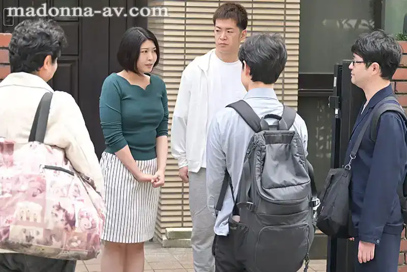 ROE-311 如今，家人都已離去，只有他還宅在父母家中與母親亂倫度日 ~ 赤井美希的劇照10