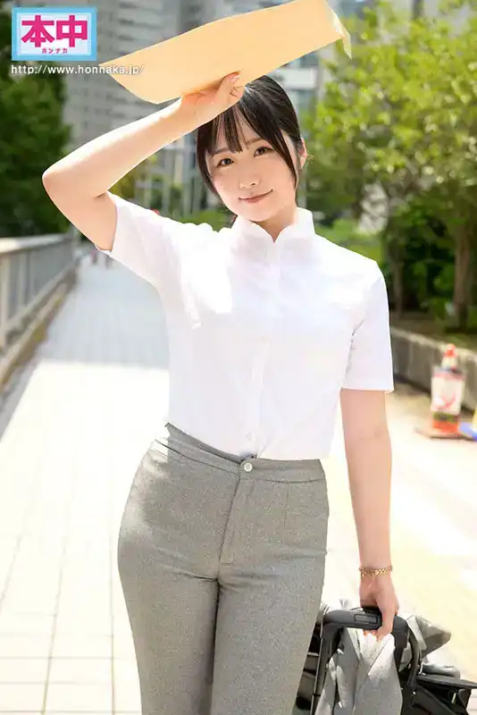 HMN-661 新人出道！鄉下來東京找工作的女子大生，求職間隙參拍了AV 首次亮相 AV DEBUT ~ 南紫音的劇照10