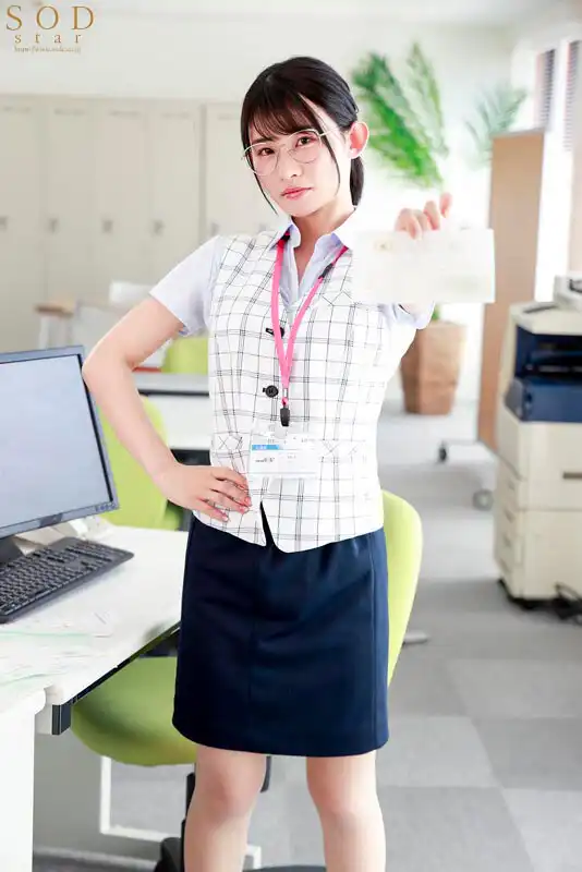 START-274 叫了援交服務，當妹子上門時，她竟然是我公司會計部門的那位高冷娘。她總是在工作上給我制造麻煩。但是這次她麻煩了.... ~ 宮島芽衣的劇照18