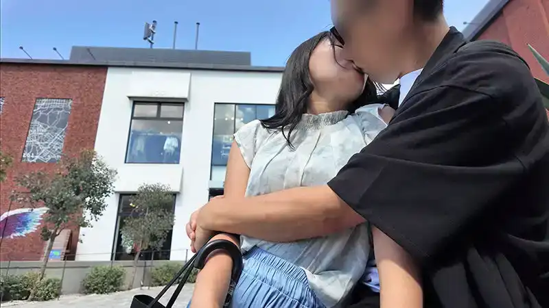 AKDL-317 【職場不倫女】後輩保育士是個淫蕩的女人，稍稍勾搭就立刻要求親親 ~ 有加裏乃乃花的劇照10