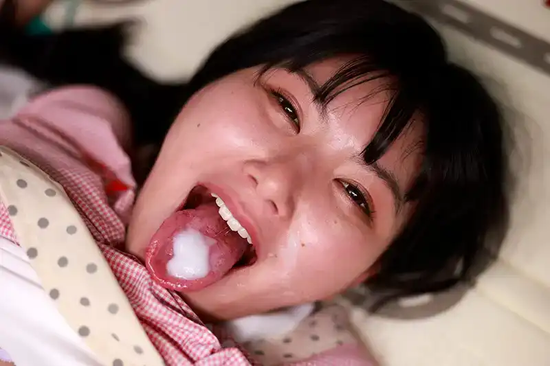 AKDL-317 【職場不倫女】後輩保育士是個淫蕩的女人，稍稍勾搭就立刻要求親親 ~ 有加裏乃乃花的劇照1