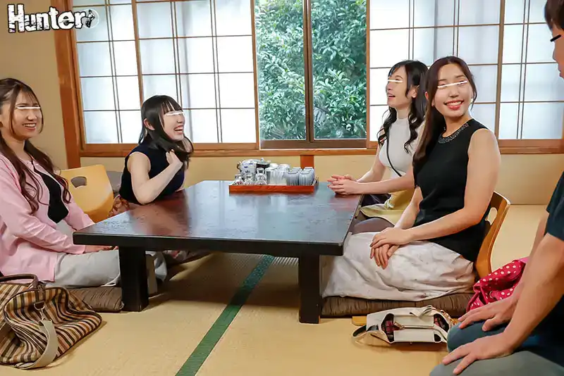 HUNTC-307 什麼東西？別藏起來！給我看看！公司旅行中，巨乳女同事發現了我的大雞巴並且開始爭搶它！ ~ 藤井蕾菈 星七奈奈美 美丘さとみ 天宮かすみ 沙優七羽的劇照14