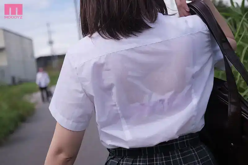 MIDA-071 在一列超長的開往鄉下的悶熱電車裏 被汗溼透制服的內衣撩撥起了獸欲的運動部員們，被他們輪番猛幹 我體驗到了無止境的高潮 ~ 野宮杏的劇照14