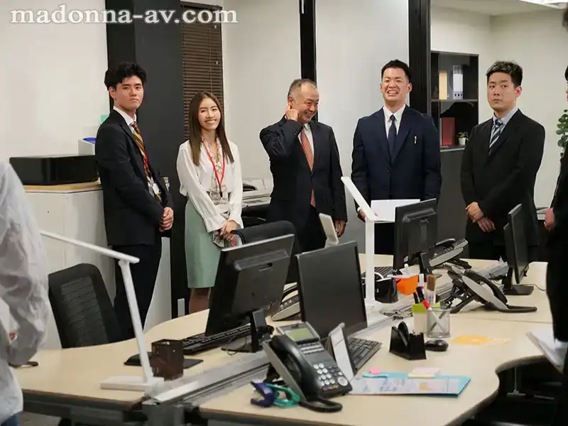 JUR-263 愛液滴落本能本開SEX  被上司調教成雌性動物的七天着牀交尾 ~ 宮下華奈的劇照10