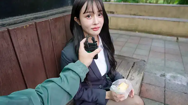 WWMM-006 在臺北某區，假裝街頭調查釣到BABYFACE極品巨乳而且超色的保險銷售小姐。中出臺妹解壓超爽的！ ~ 優娜的劇照19