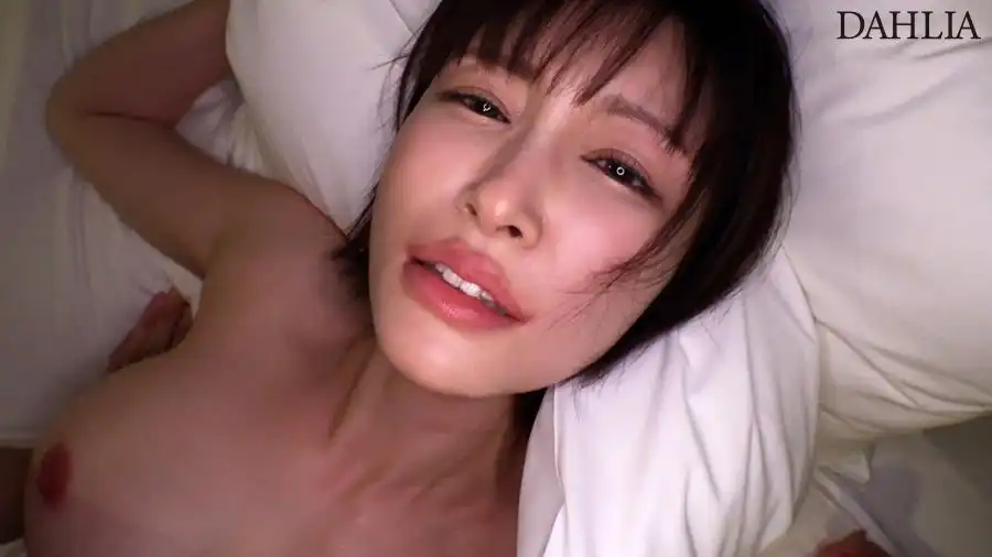 DLDSS-393 神乳素人！？短發辣妹用逆天身材把男人迷得神魂顛倒 ~ 角奈保/仁藤沙耶香的劇照8