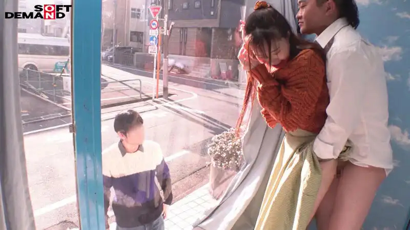 SDMM-194 魔鏡號 穿衣服就行，能不能讓我給你按摩？街頭熱議快閃按摩初體驗！越忍着不叫越爽到不行，跟老公隔着鏡子30cm的人妻忍不住裙底偷情SEX的劇照8