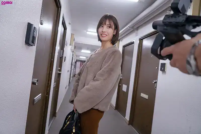 HAWA-349 F杯素人妻帶一個套套住進大學生家，一次操不夠爽，竟連幹兩次生中出騎乘位爽到亂叫 32歲 ~ 及川海的劇照19