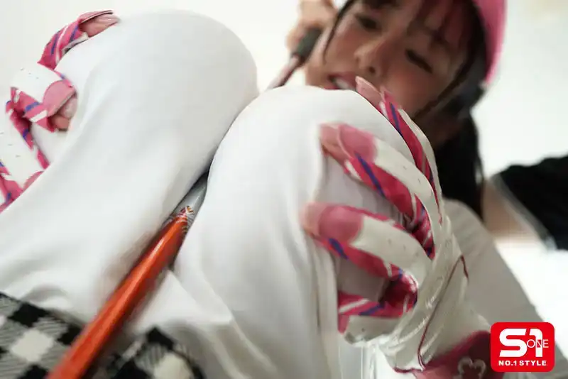 SONE-462 無防備誘惑K杯運動員的汗溼肉彈SEX 脫下制服驚現爆乳！！ ~ 神樂桃果的劇照13