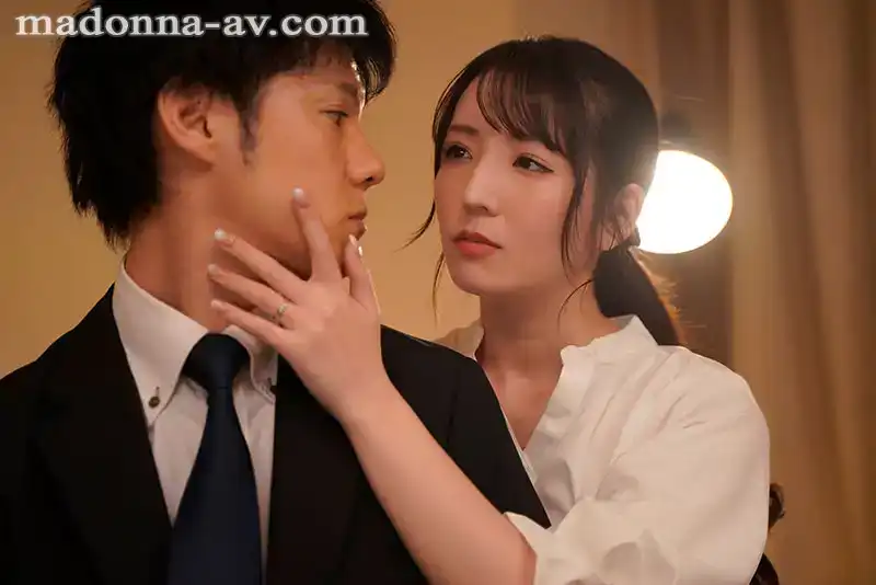 JUR-252 向女友求婚前夜。卻被青梅竹馬叫去酒吧，「明天起就是雙重偷情啦……」青梅竹馬的她妖媚一笑，然後我們就繼續沉溺中出性愛中了 ~ 小花暖的劇照9