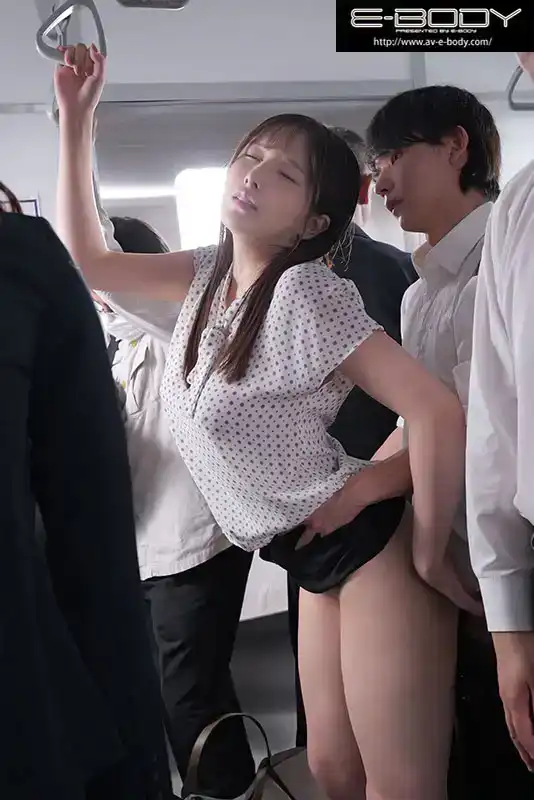 EBWH-209 通勤電車上乳頭被調教到噴張 巨乳女教師拋棄老公愛上癡漢神技的淫蕩身軀 ~ 宮本留衣的劇照9