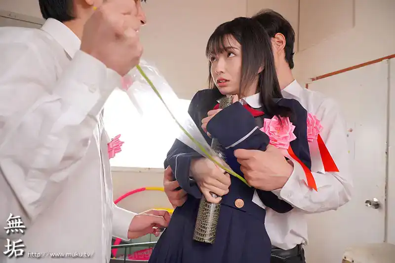 MUDR-314 反正最後一次，不如把她輪了吧 - 畢業紀念被超持久男上下插爆口交+隨意內射，蹂躪到崩潰的即將上京美少女 ~ 倉本菫的劇照10