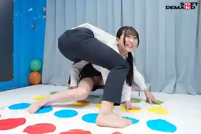 SDMM-196 魔鏡號！制服女子大生妹子爲了獎金脫光光玩滑溜溜潤滑遊戲！和同學貼身摩擦擦出火花直接羞恥開幹？ 的劇照16