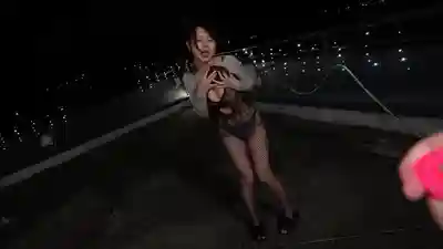 SORA-607 渴望刺激的騷人妻 羞恥的被塞入跳蛋高潮連連 把欲求不滿的五芭醬帶出去玩到失禁 ~ 五芭 的劇照6