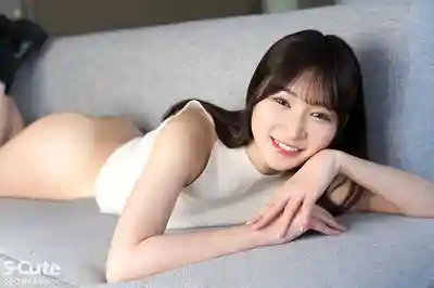 SQDE-018 看似清楚系的美容師其實是個超會潮吹的變態小騷貨 ~ 依本詩織 的劇照16